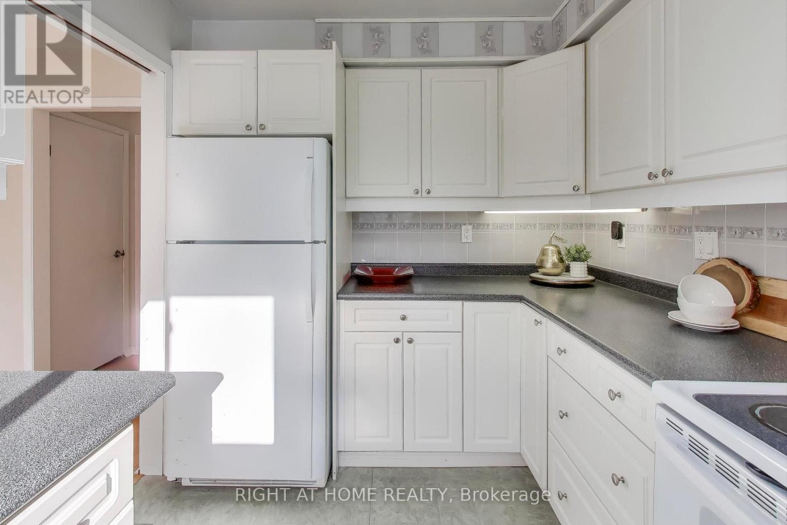 408 Camelot Court, Oshawa, Ontario  L1G 6P7 - Photo 12 - E12539462