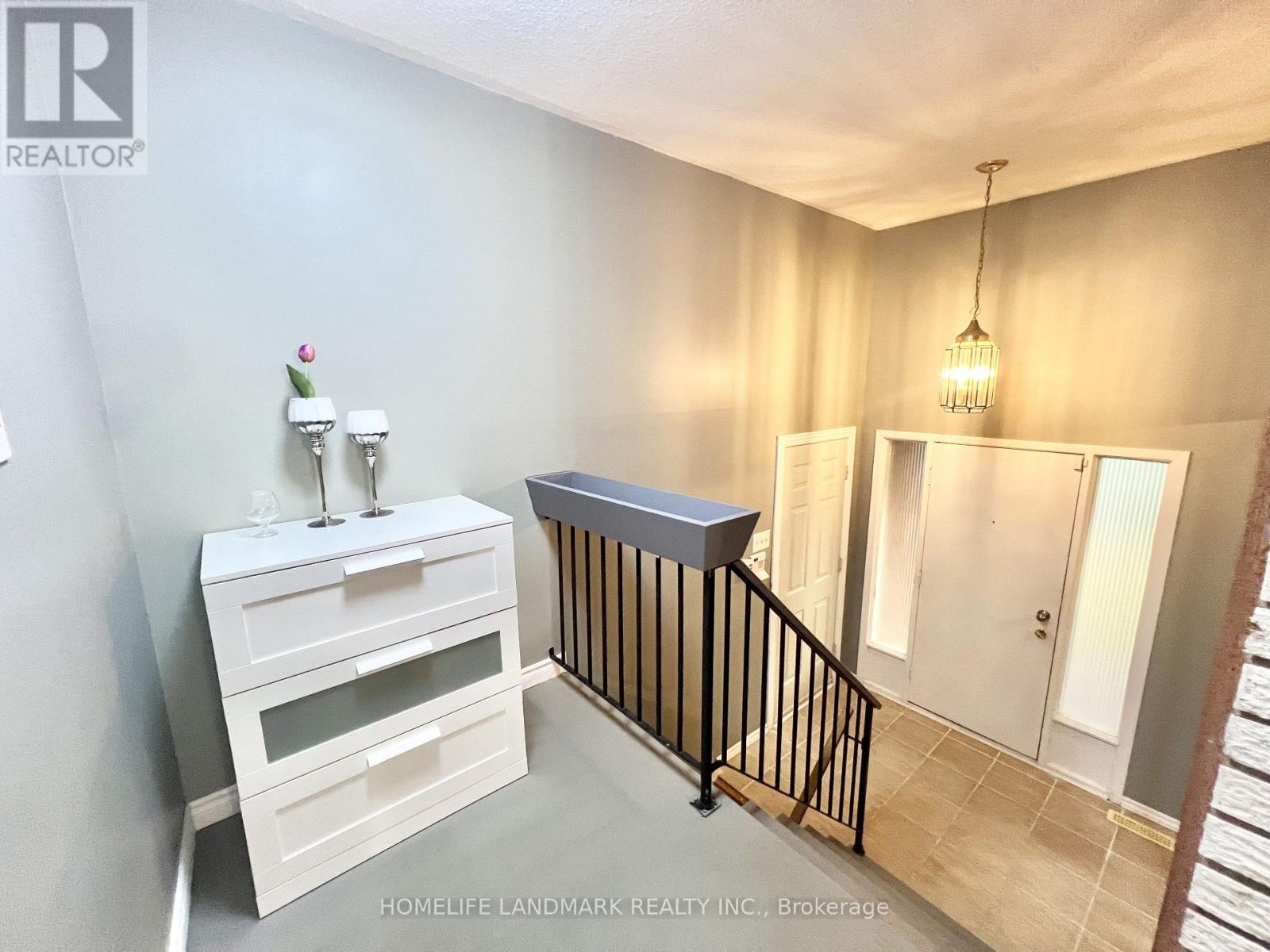 5 Chant Crescent, Markham, Ontario  L3R 1Y7 - Photo 8 - N12539460