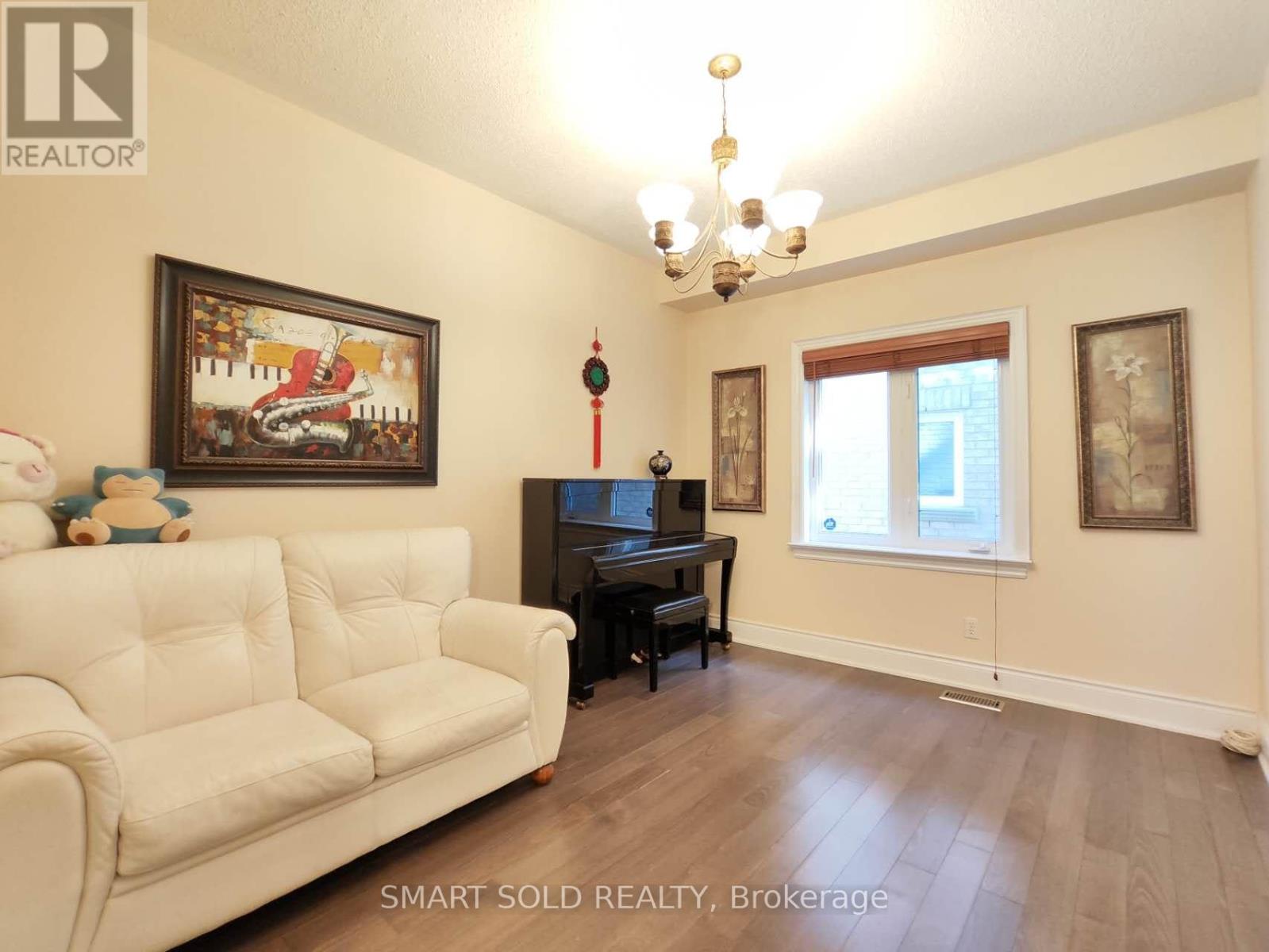 67 Chantilly Crescent, Richmond Hill, Ontario  L4C 0K1 - Photo 25 - N12539470