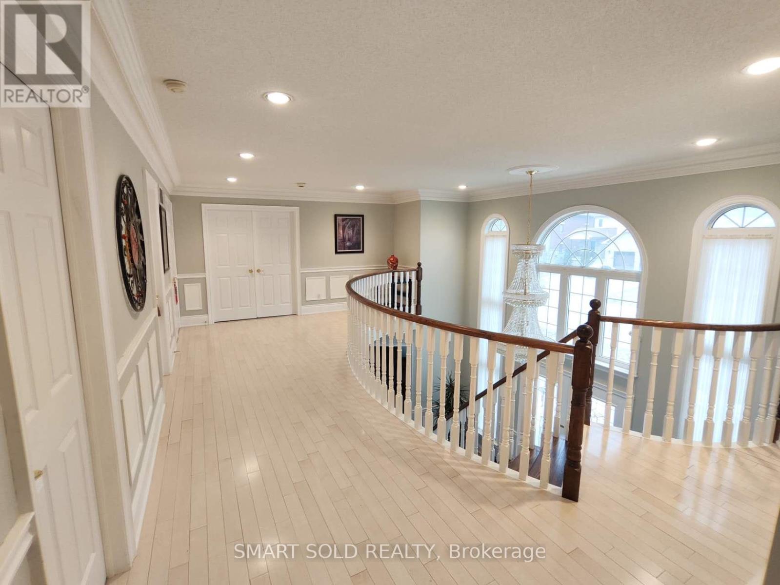 67 Chantilly Crescent, Richmond Hill, Ontario  L4C 0K1 - Photo 4 - N12539470