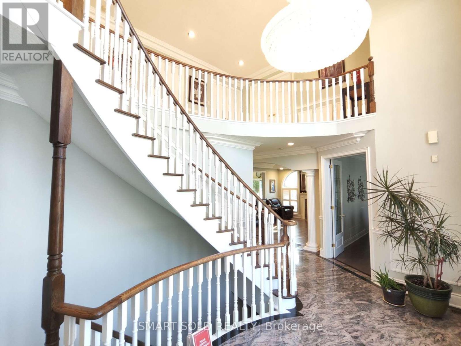 67 Chantilly Crescent, Richmond Hill, Ontario  L4C 0K1 - Photo 9 - N12539470