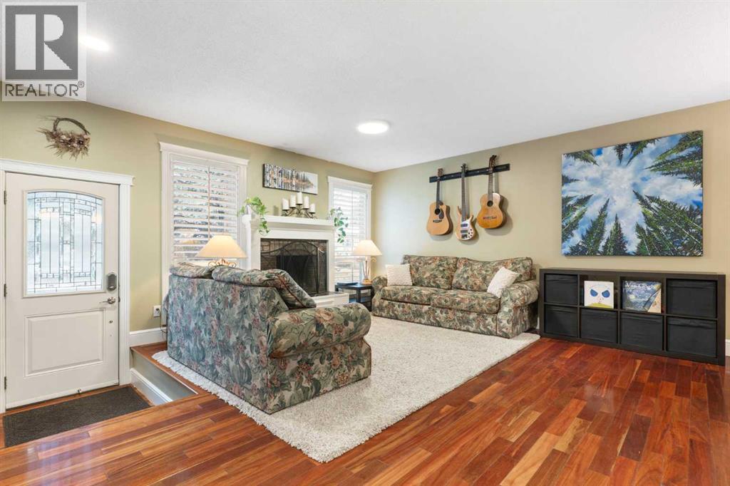 431 Queensland Circle Se, Calgary, Alberta  T2J 4P5 - Photo 2 - A2269794