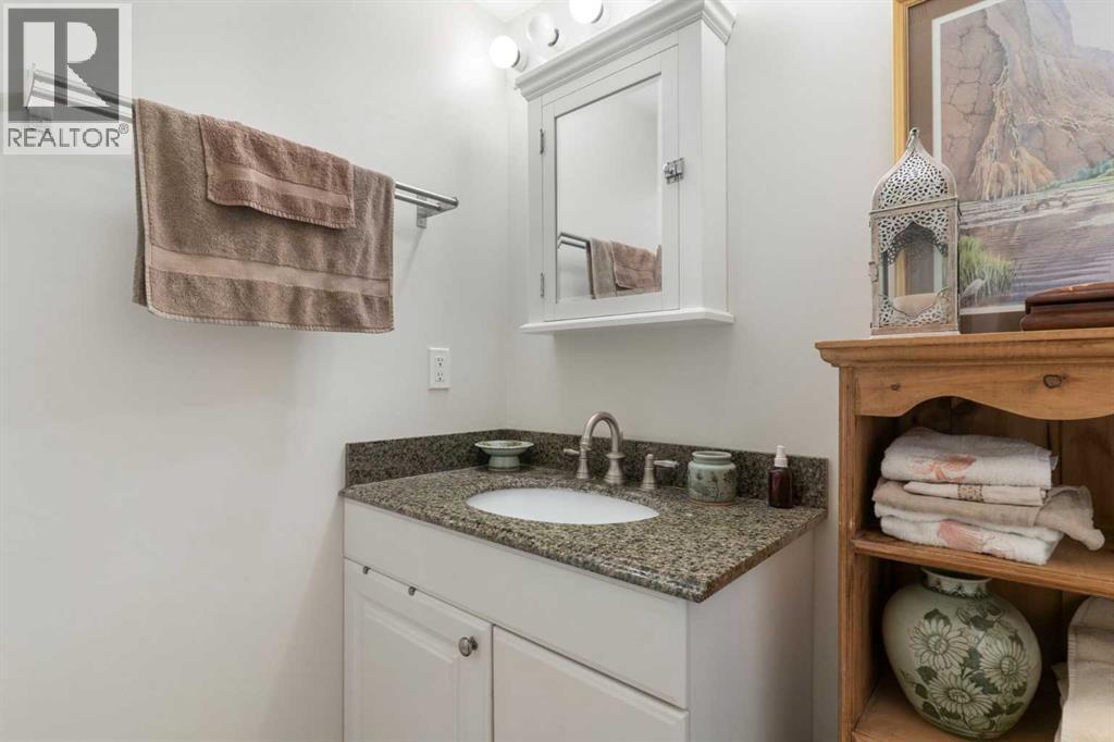 431 Queensland Circle Se, Calgary, Alberta  T2J 4P5 - Photo 40 - A2269794