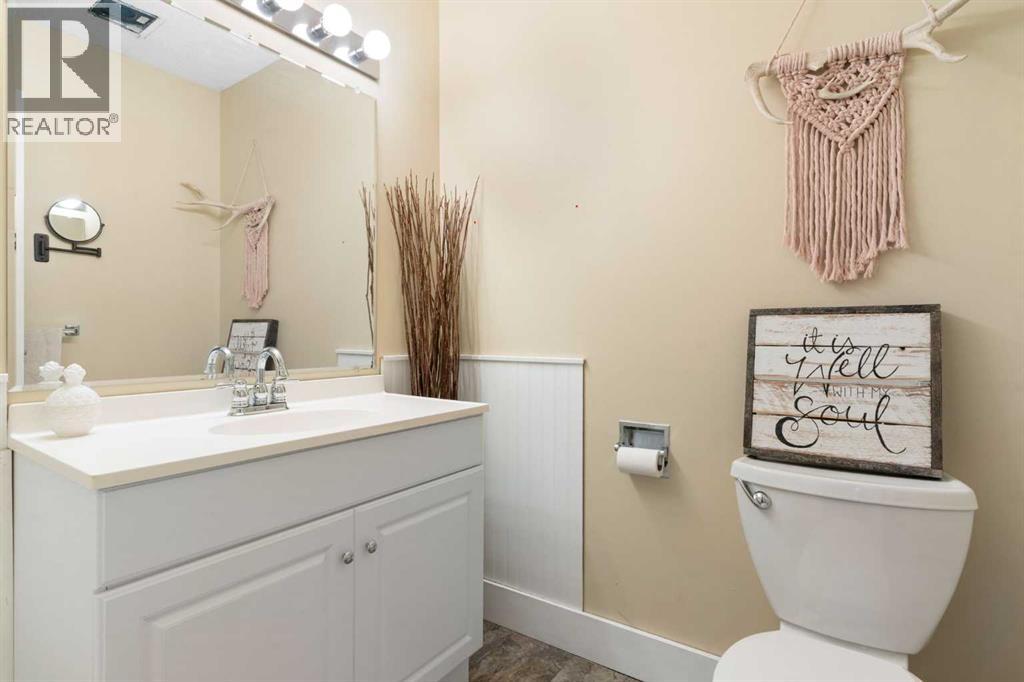 431 Queensland Circle Se, Calgary, Alberta  T2J 4P5 - Photo 23 - A2269794