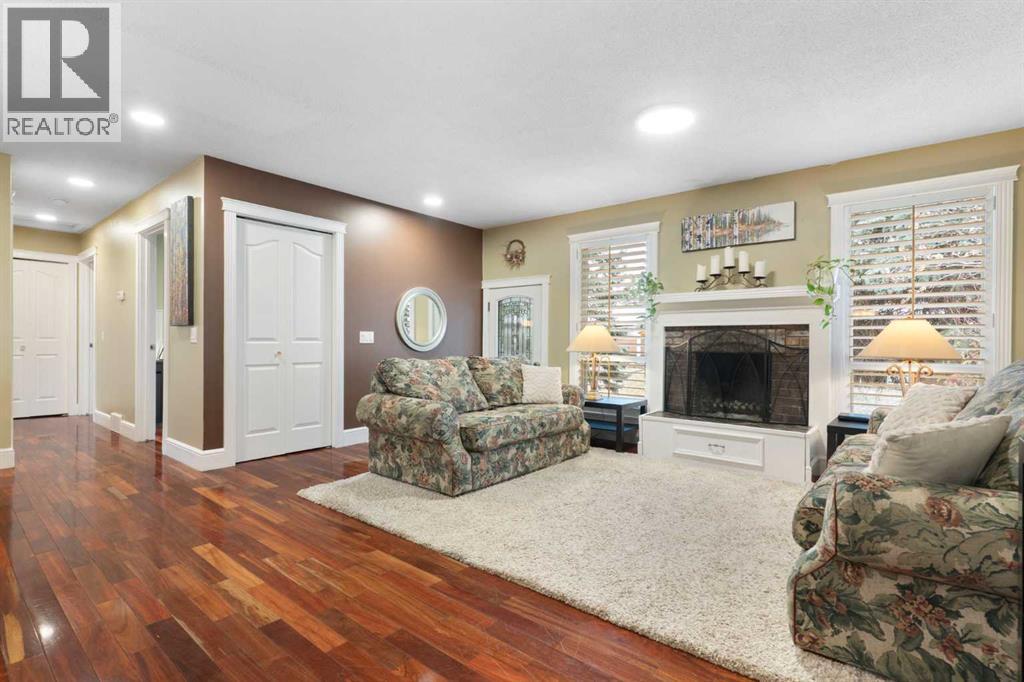 431 Queensland Circle Se, Calgary, Alberta  T2J 4P5 - Photo 1 - A2269794