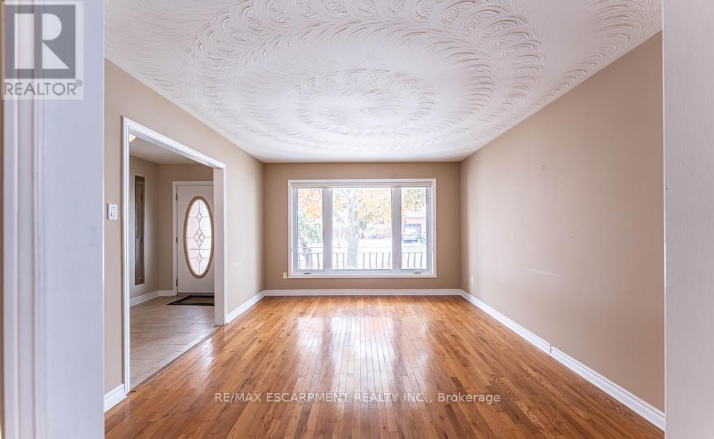 162 Solomon Crescent, Hamilton, Ontario  L8W 2G7 - Photo 5 - X12539406