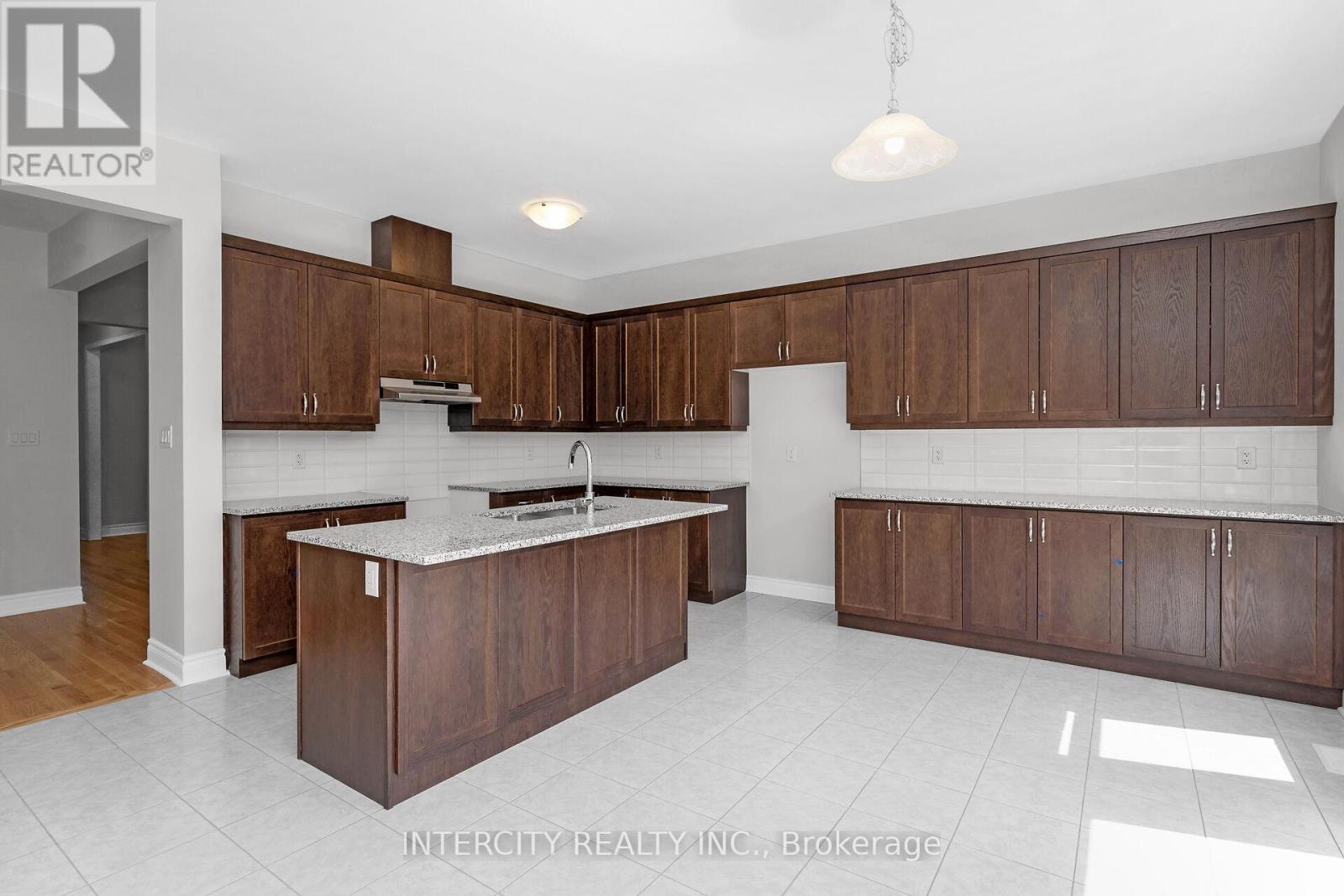 54 Claremont Drive, Brampton, Ontario  L6R 4G3 - Photo 10 - W12539440