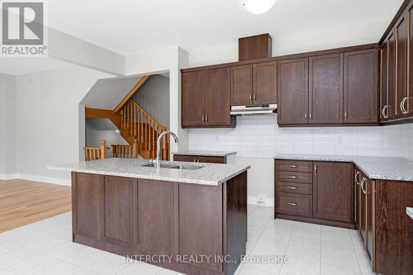 54 Claremont Drive, Brampton, Ontario  L6R 4G3 - Photo 12 - W12539440