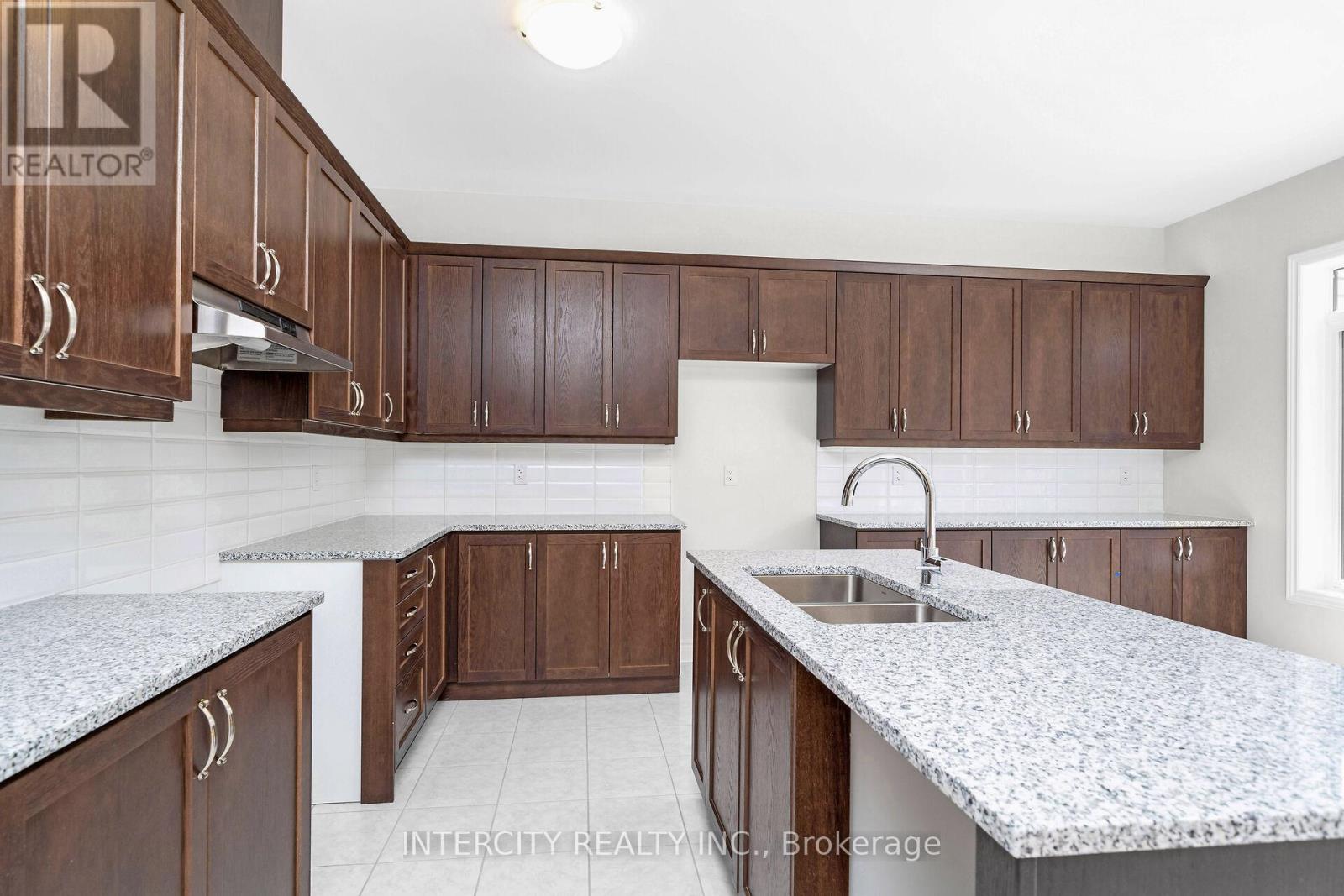 54 Claremont Drive, Brampton, Ontario  L6R 4G3 - Photo 14 - W12539440