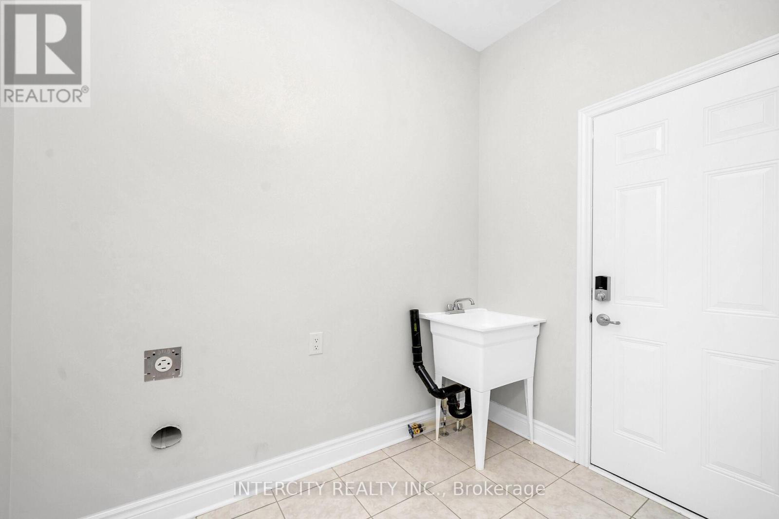 54 Claremont Drive, Brampton, Ontario  L6R 4G3 - Photo 15 - W12539440