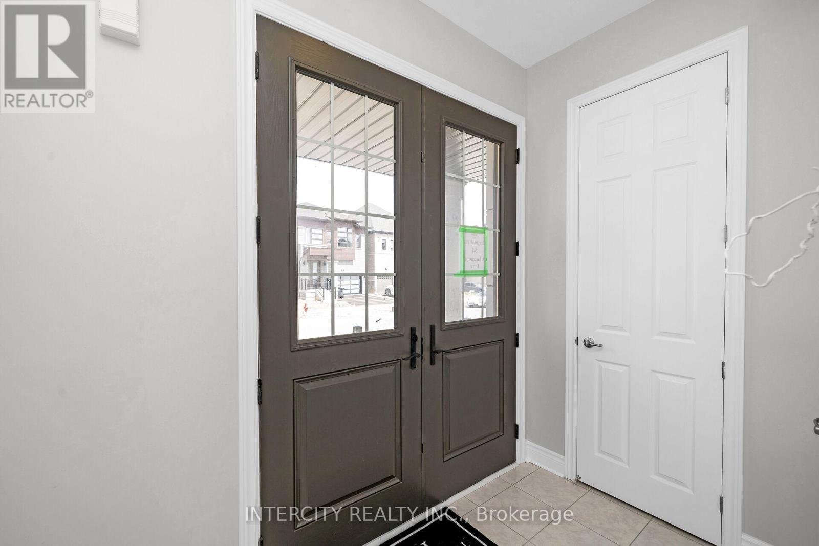 54 Claremont Drive, Brampton, Ontario  L6R 4G3 - Photo 3 - W12539440