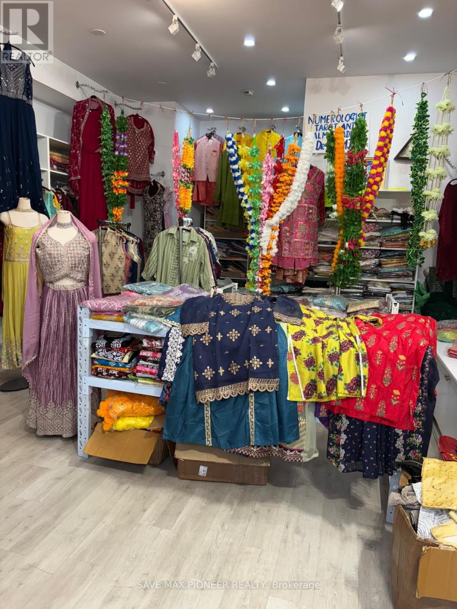 2 - 112 Inspire Boulevard, Brampton, Ontario  L6R 3X8 - Photo 3 - W12539464