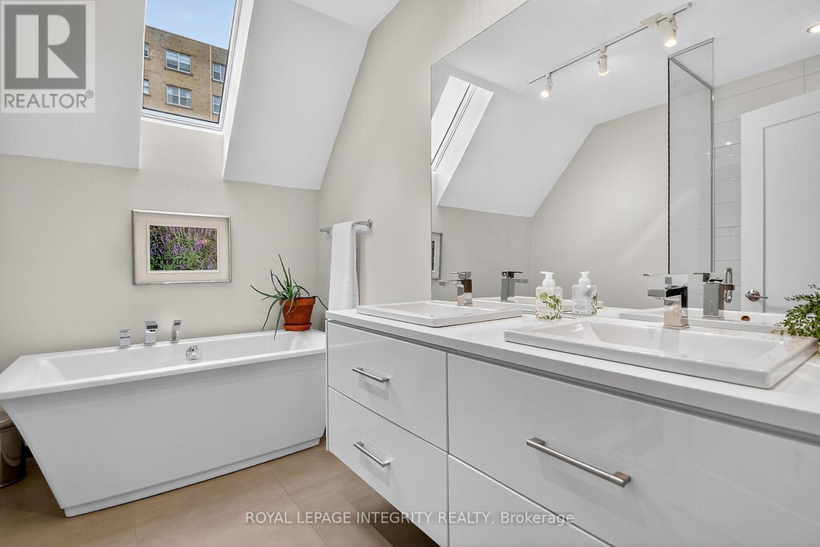 200 Cartier Street, Ottawa, Ontario  K2P 1L2 - Photo 31 - X12539480