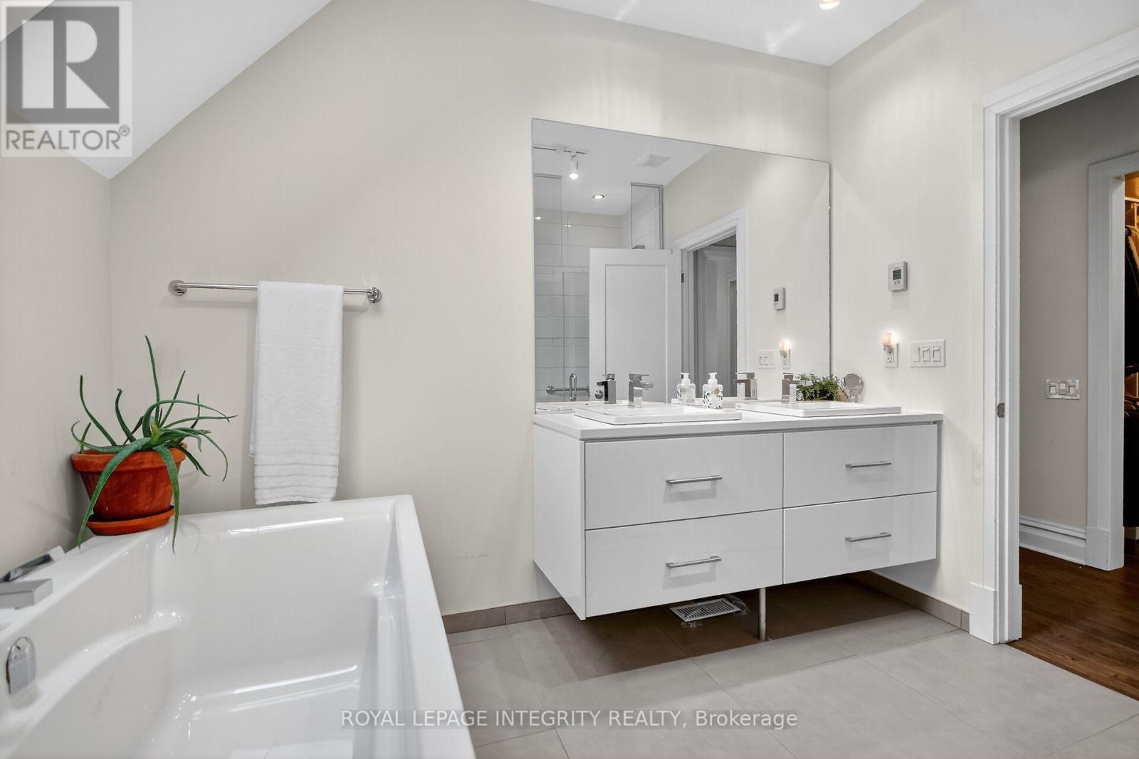 200 Cartier Street, Ottawa, Ontario  K2P 1L2 - Photo 33 - X12539480