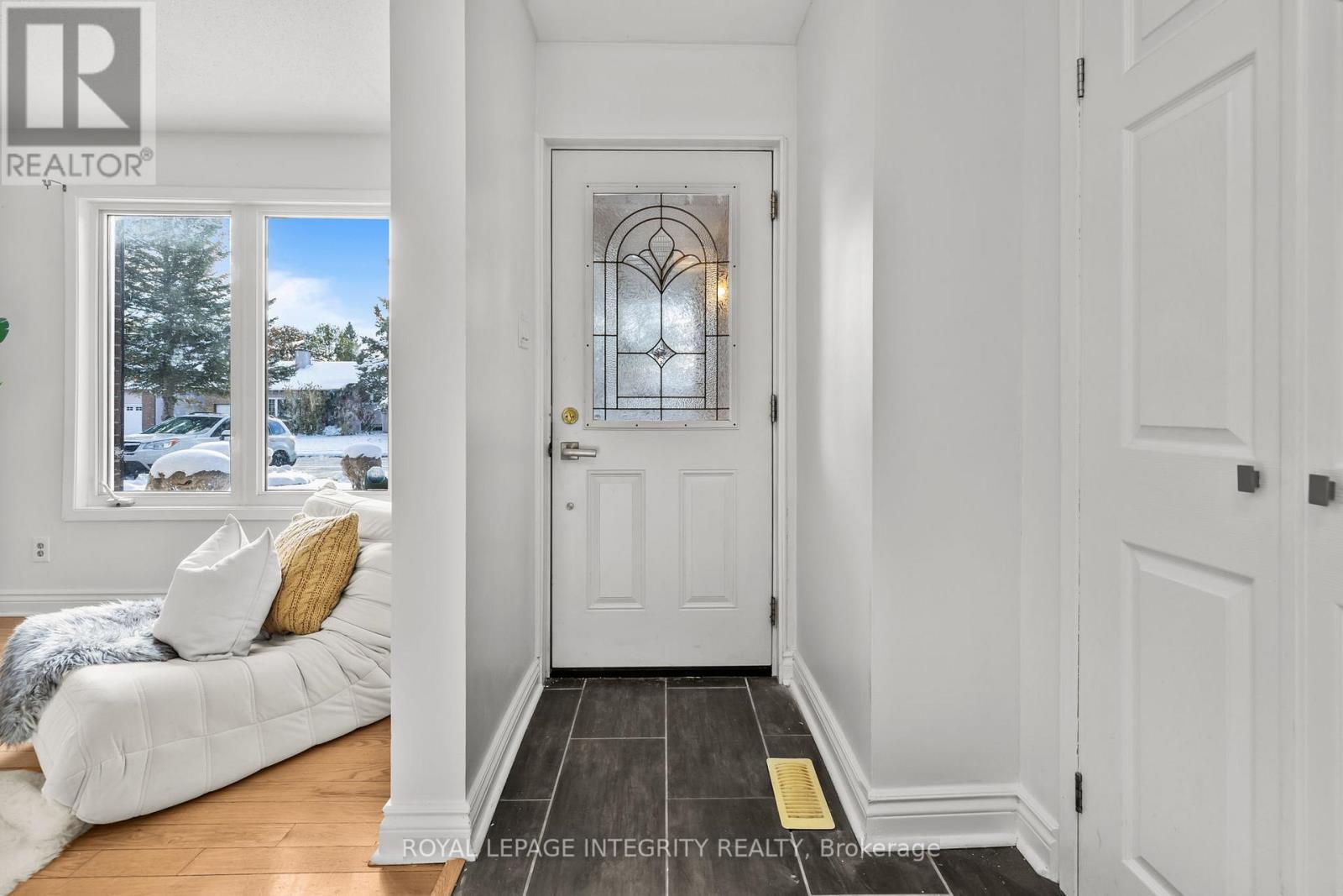 45 Raftus Square, Ottawa, Ontario  K2J 2K9 - Photo 3 - X12539482