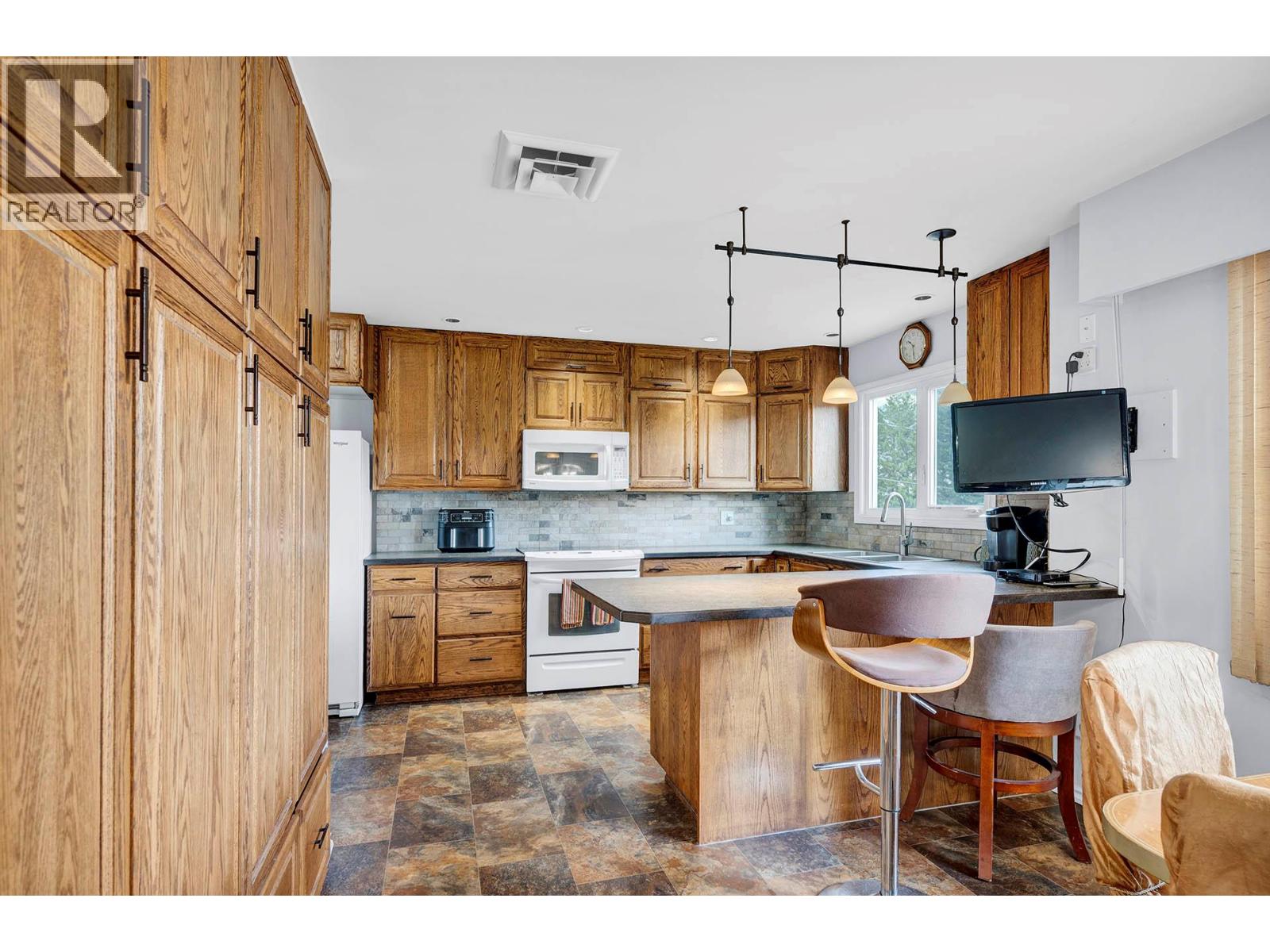 357 Ridge Road, Kamloops, British Columbia  V2C 4Y9 - Photo 15 - 10348757