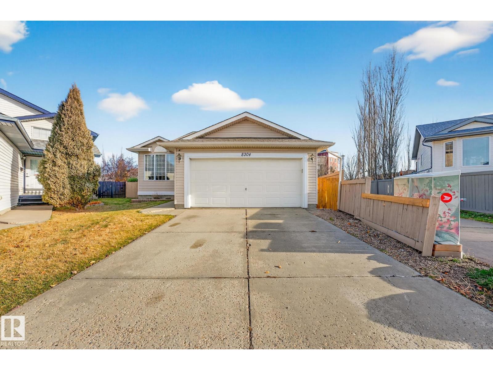 8304 170 AV NW, Edmonton, Alberta