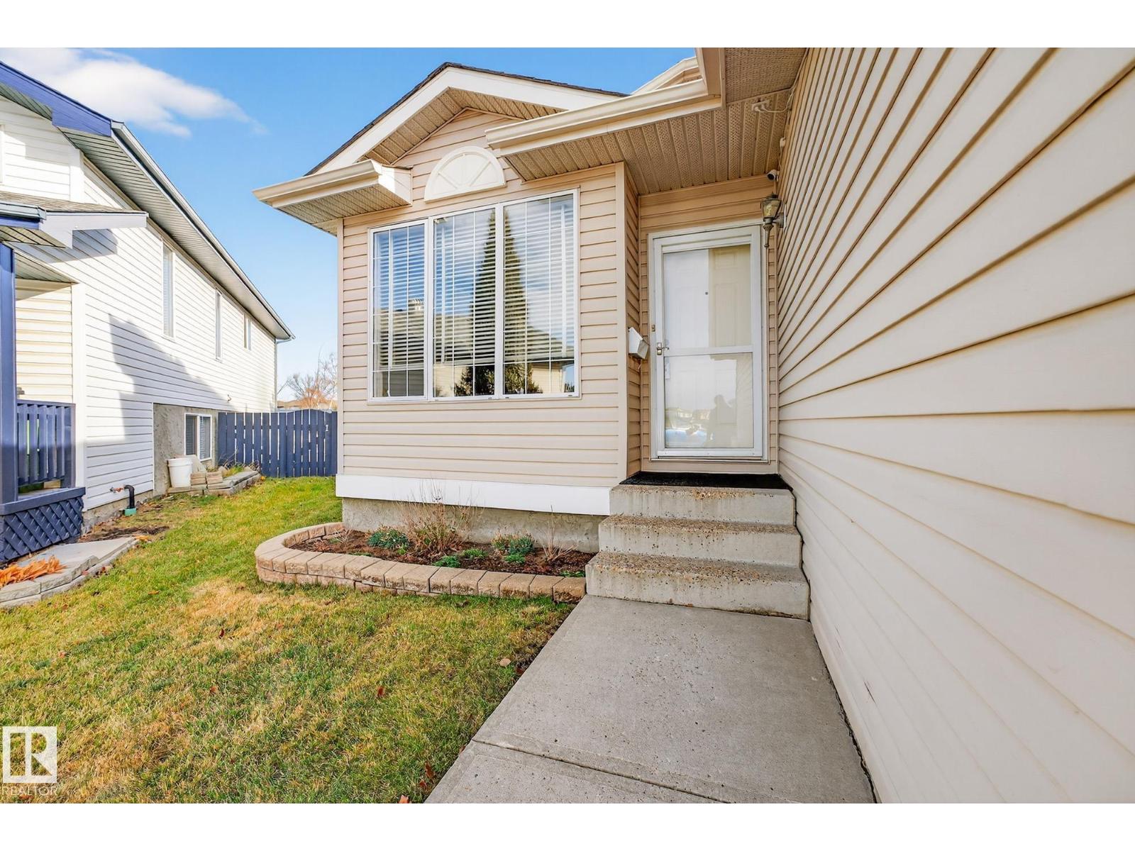 8304 170 Av Nw, Edmonton, Alberta  T5Z 3G8 - Photo 2 - E4465531