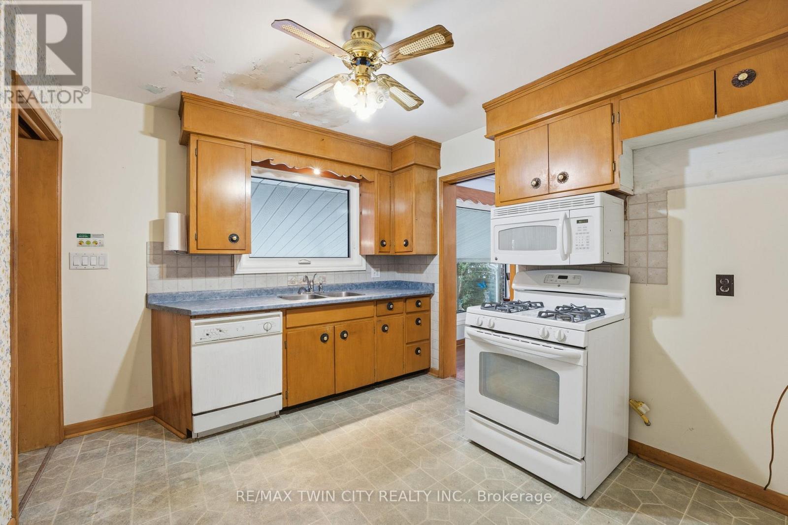 9 Waddington Street, Brantford, Ontario  N3R 2R2 - Photo 11 - X12537766