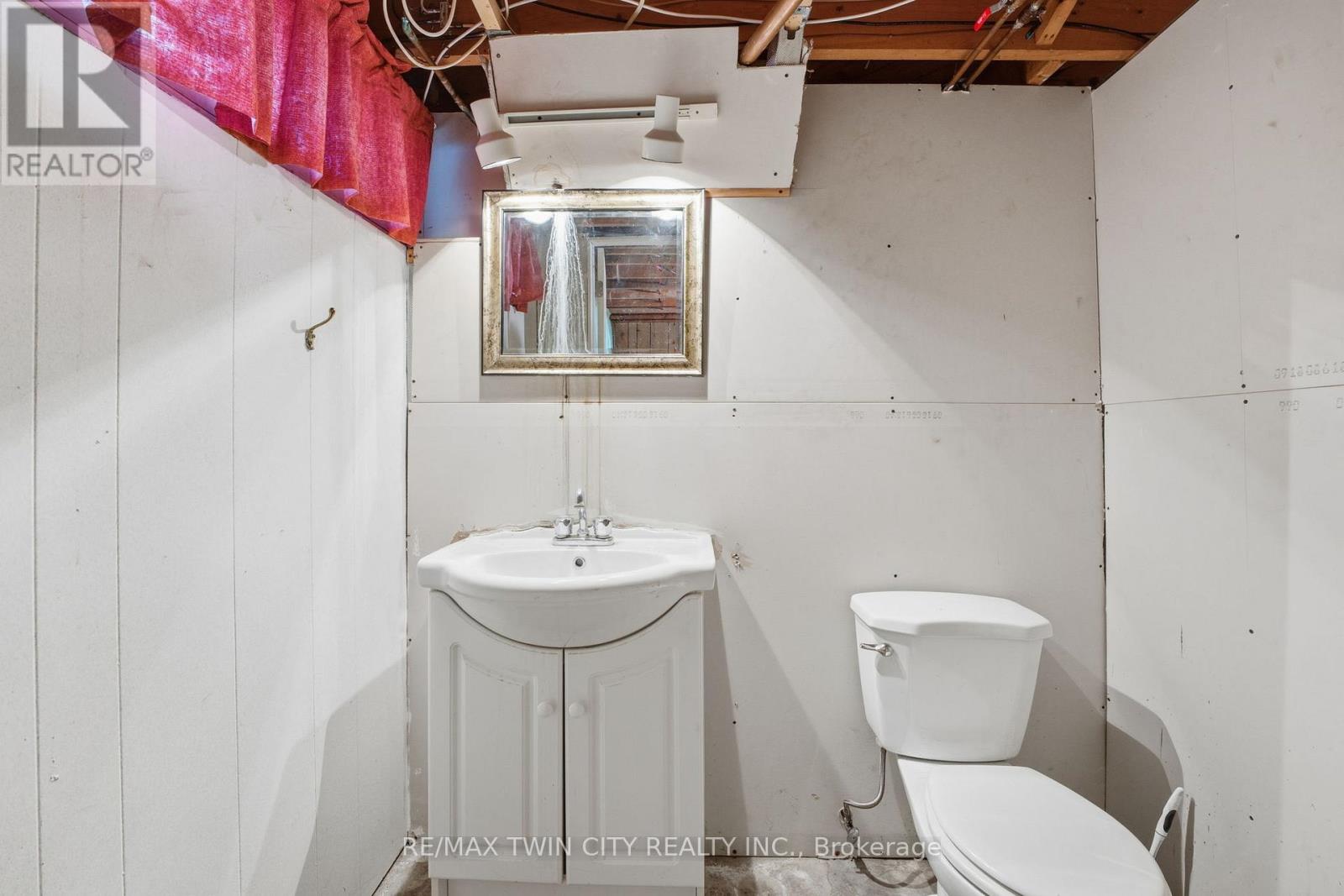 9 Waddington Street, Brantford, Ontario  N3R 2R2 - Photo 23 - X12537766