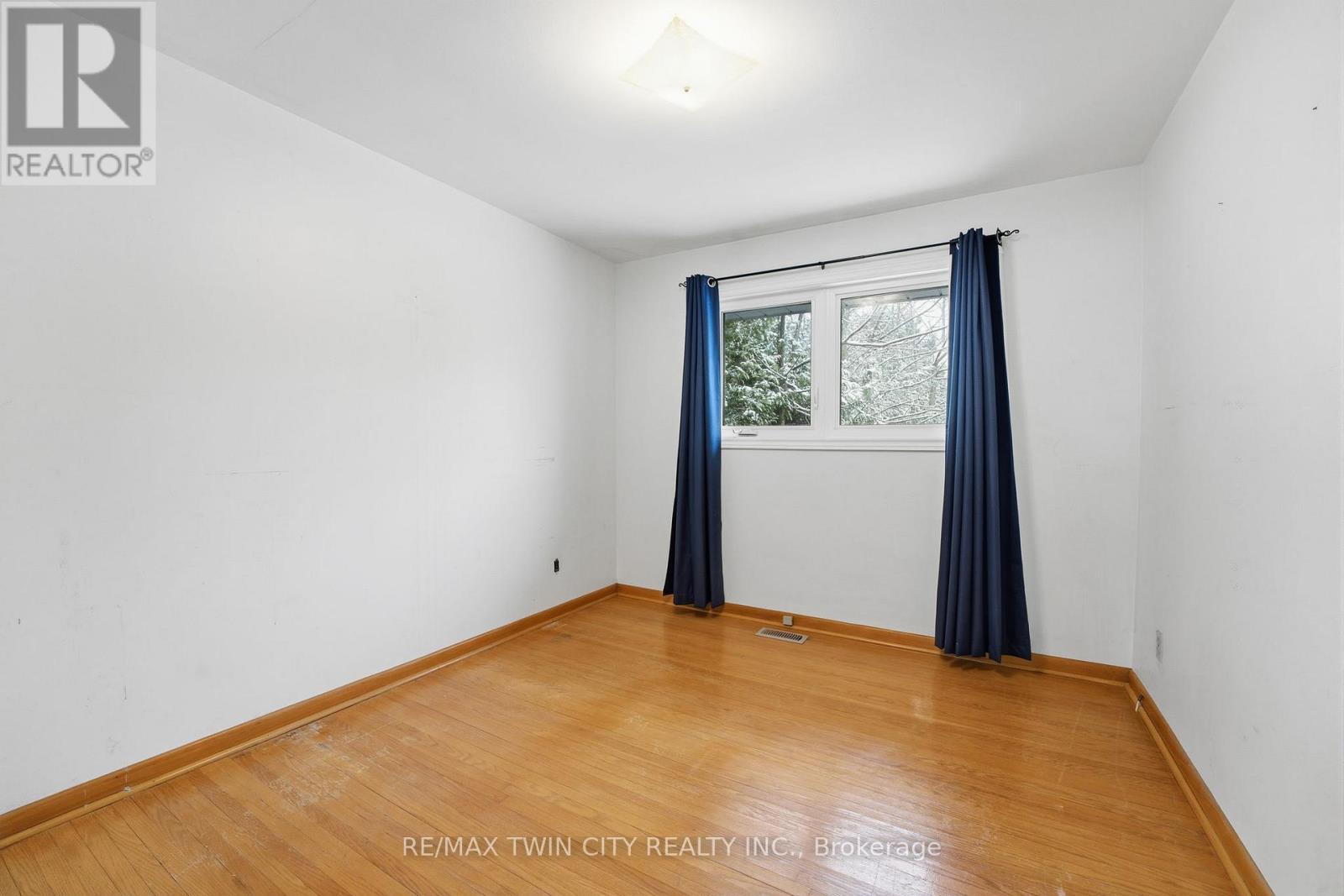 9 Waddington Street, Brantford, Ontario  N3R 2R2 - Photo 16 - X12537766