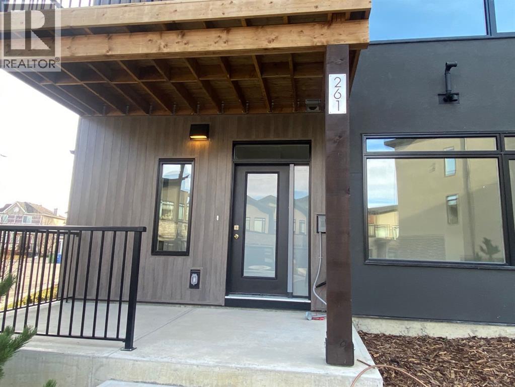 Property at 261 Royal Elm Road NW image 4