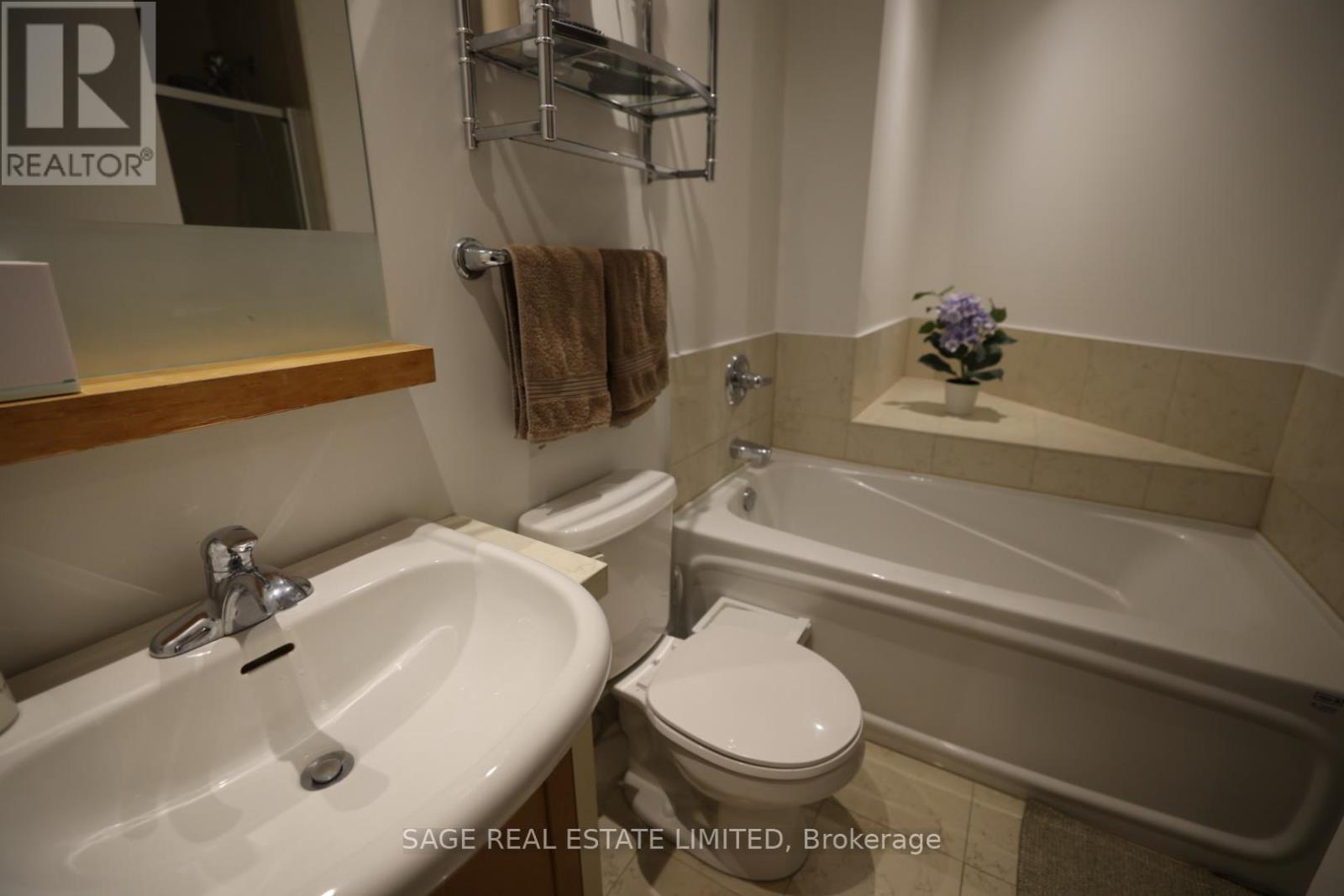 2005 - 208 Queens Quay W, Toronto, Ontario  M5J 2Y5 - Photo 7 - C12539520