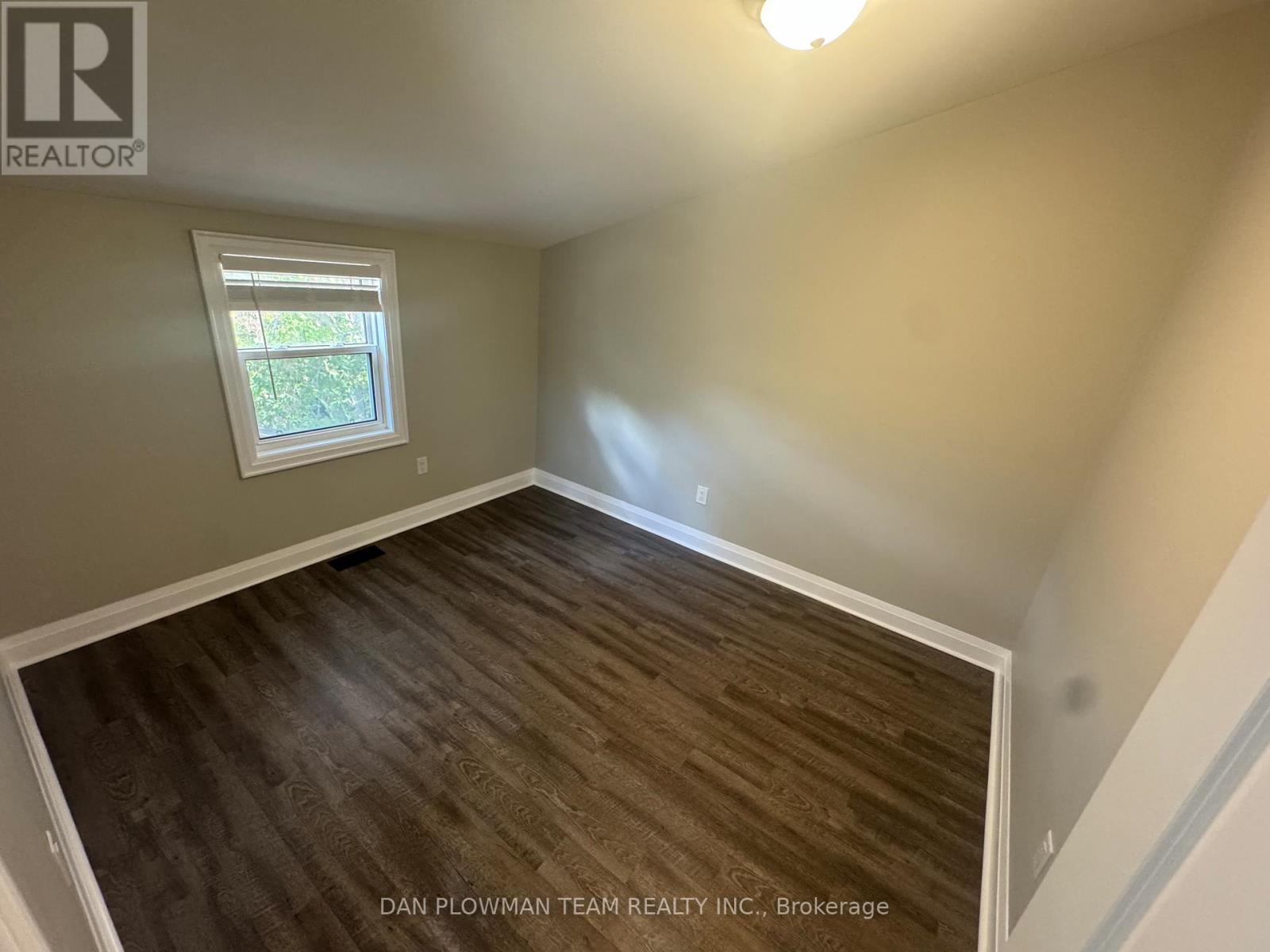 Upper - 460 Park Road S, Oshawa, Ontario  L1J 4J2 - Photo 4 - E12539534