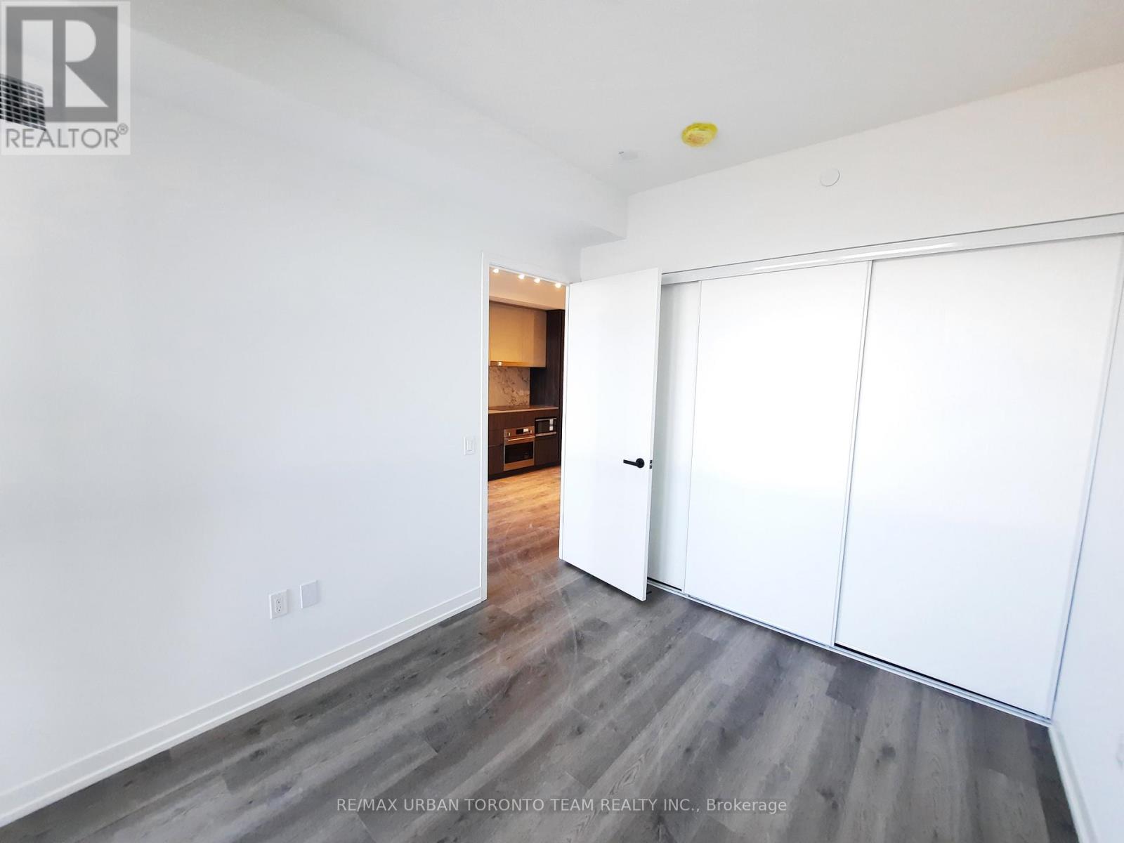 1210 - 8 Interchange Way, Vaughan, Ontario  L4K 5Z7 - Photo 7 - N12539492