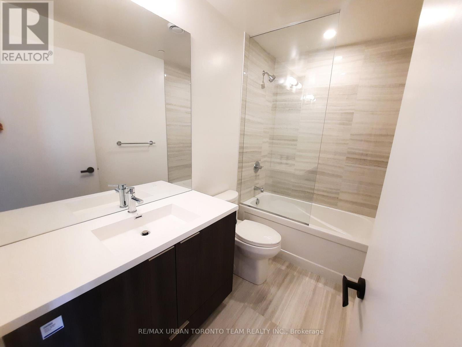 1210 - 8 Interchange Way, Vaughan, Ontario  L4K 5Z7 - Photo 8 - N12539492