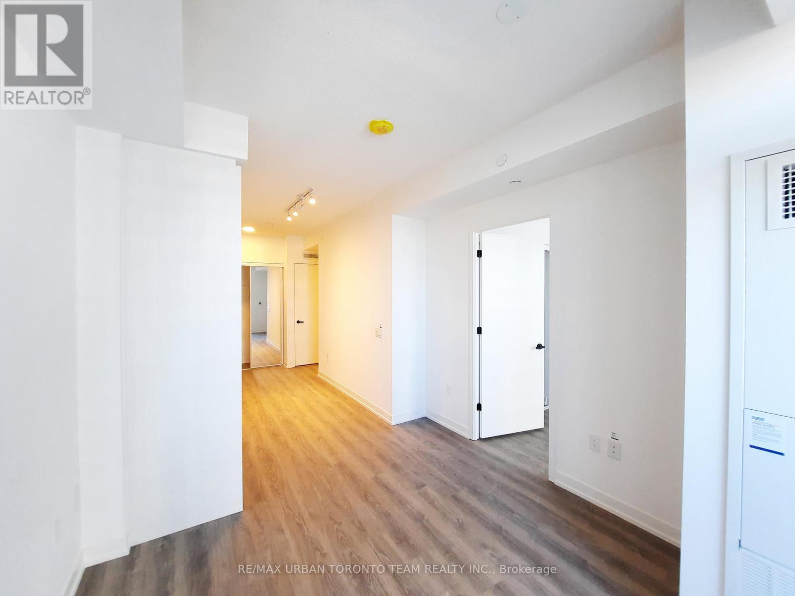 1501 - 8 Interchange Way, Vaughan, Ontario  L4K 5Z7 - Photo 5 - N12539524