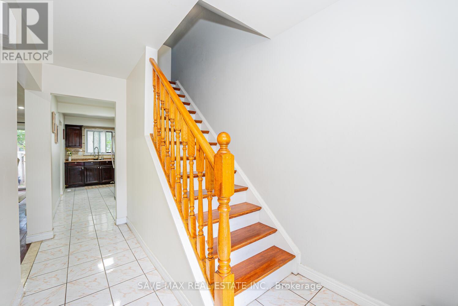 83 Fleetwood Crescent, Brampton, Ontario L6T 2E6 - Photo 12 - W12539486