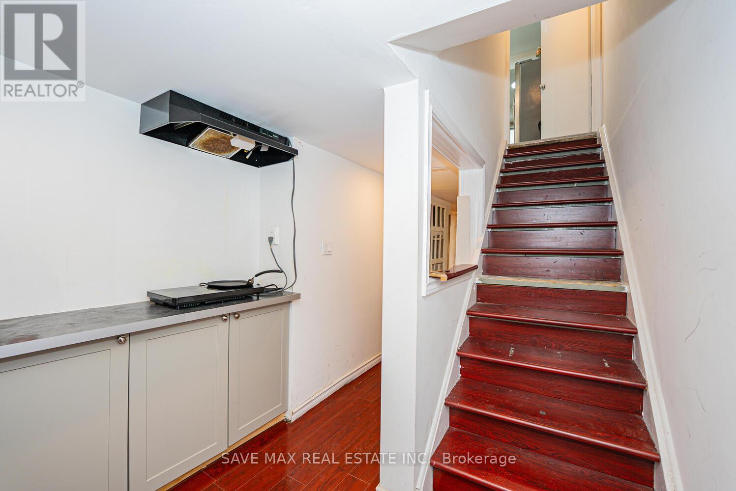 83 Fleetwood Crescent, Brampton, Ontario L6T 2E6 - Photo 18 - W12539486