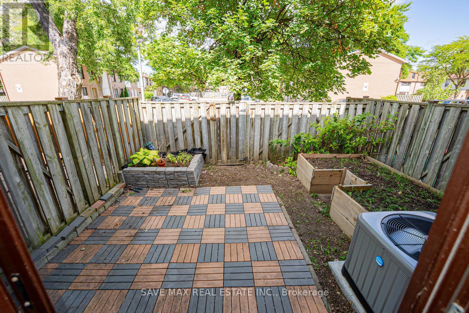 83 Fleetwood Crescent, Brampton, Ontario L6T 2E6 - Photo 25 - W12539486