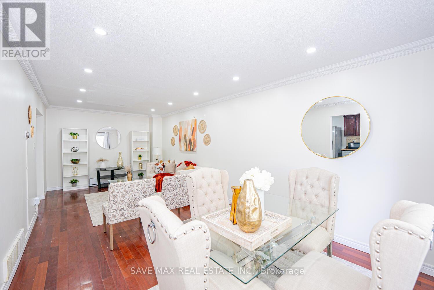 83 Fleetwood Crescent, Brampton, Ontario L6T 2E6 - Photo 7 - W12539486