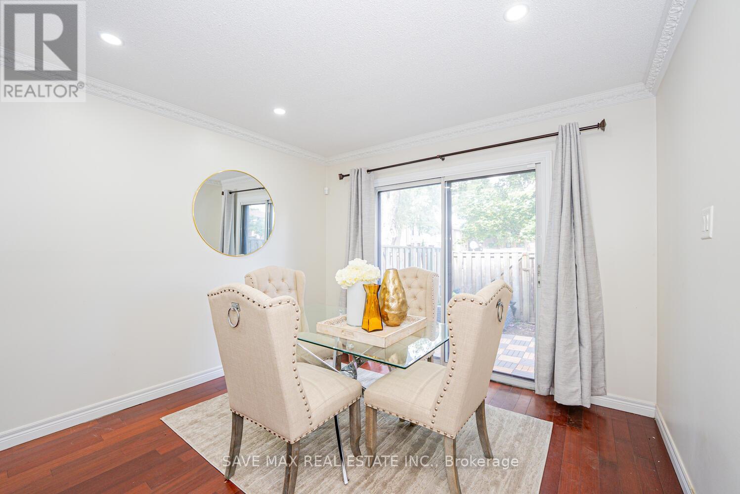 83 Fleetwood Crescent, Brampton, Ontario L6T 2E6 - Photo 9 - W12539486