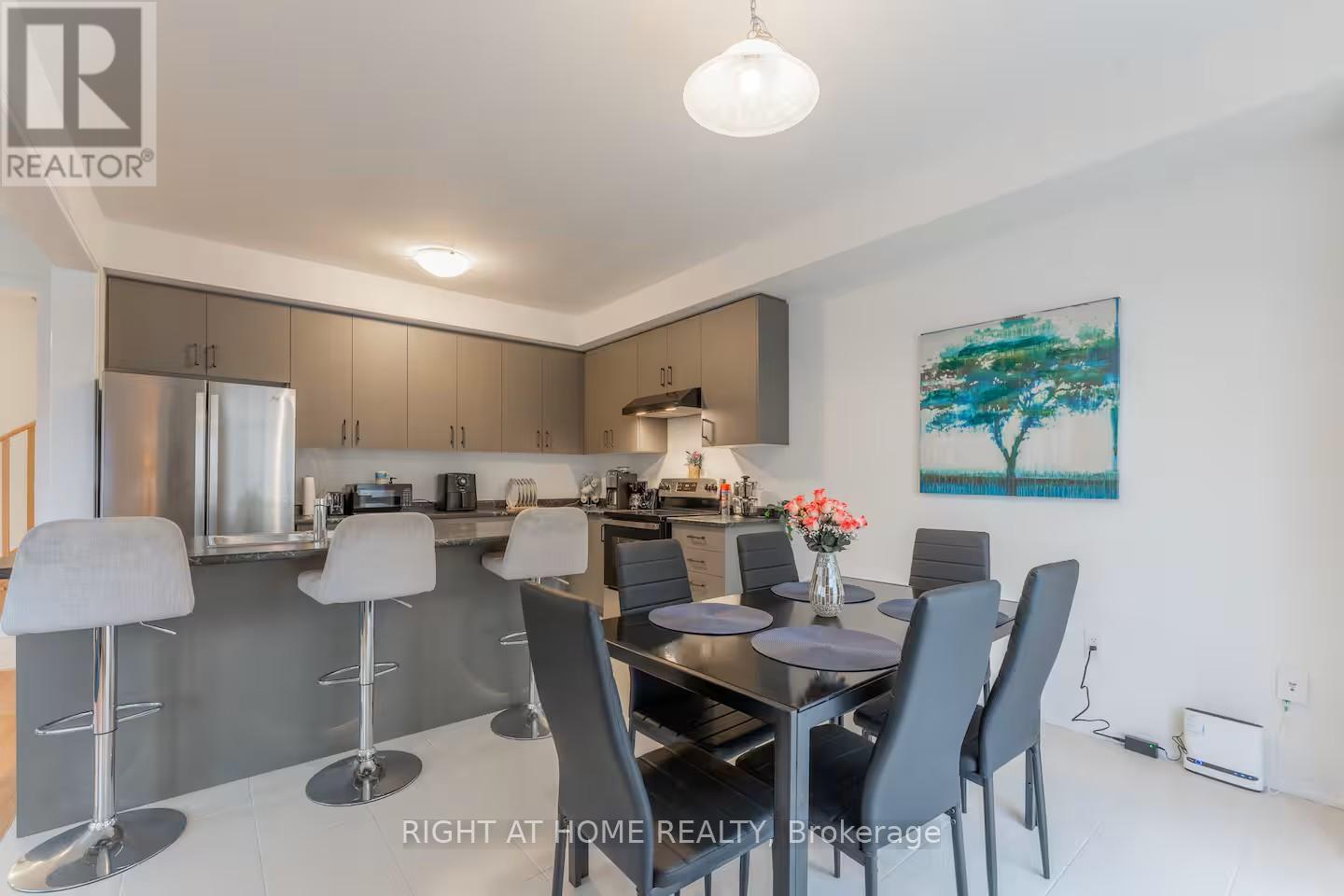 120 Velvet Way, Thorold, Ontario  L2V 0B8 - Photo 10 - X12539504