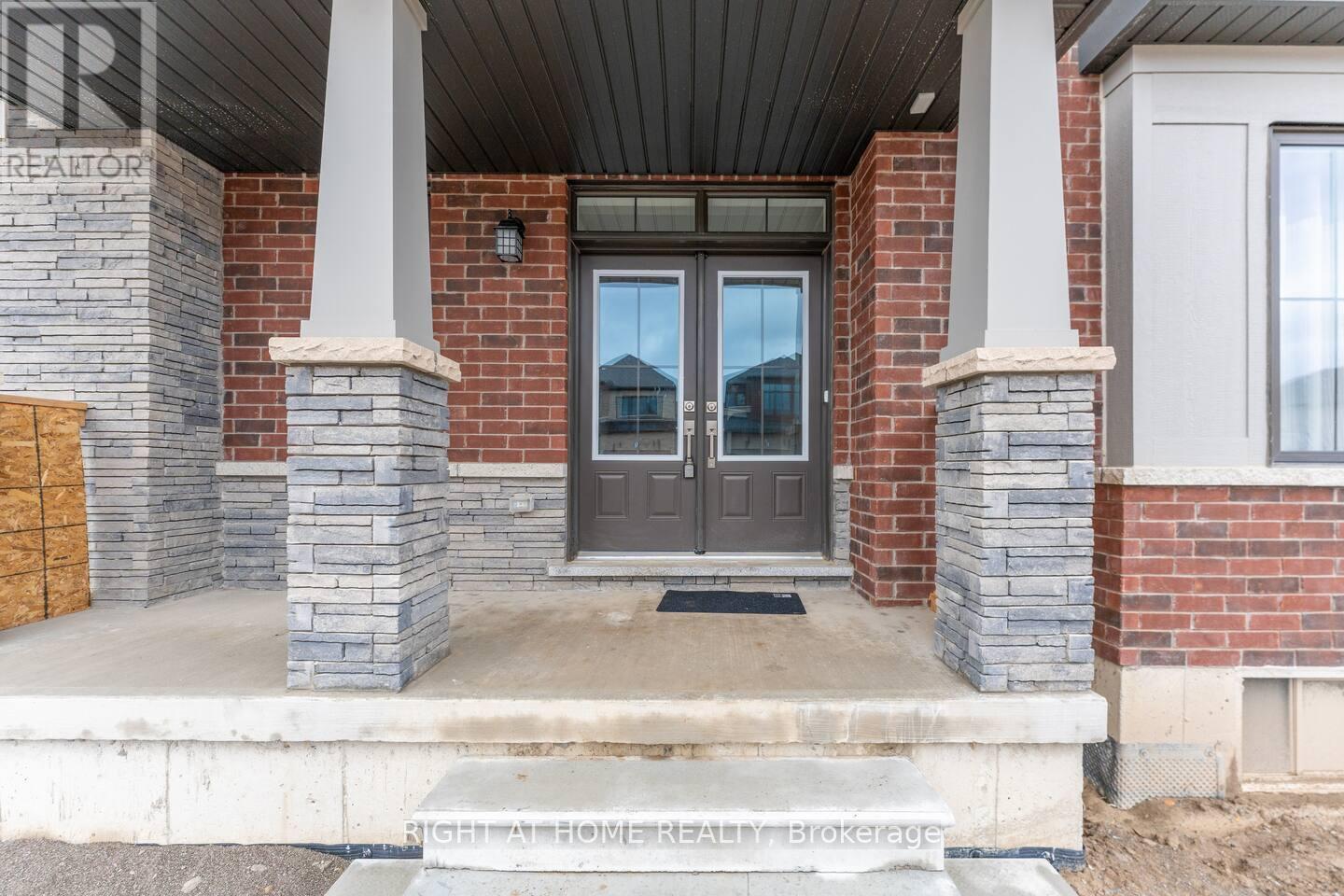 120 Velvet Way, Thorold, Ontario  L2V 0B8 - Photo 2 - X12539504