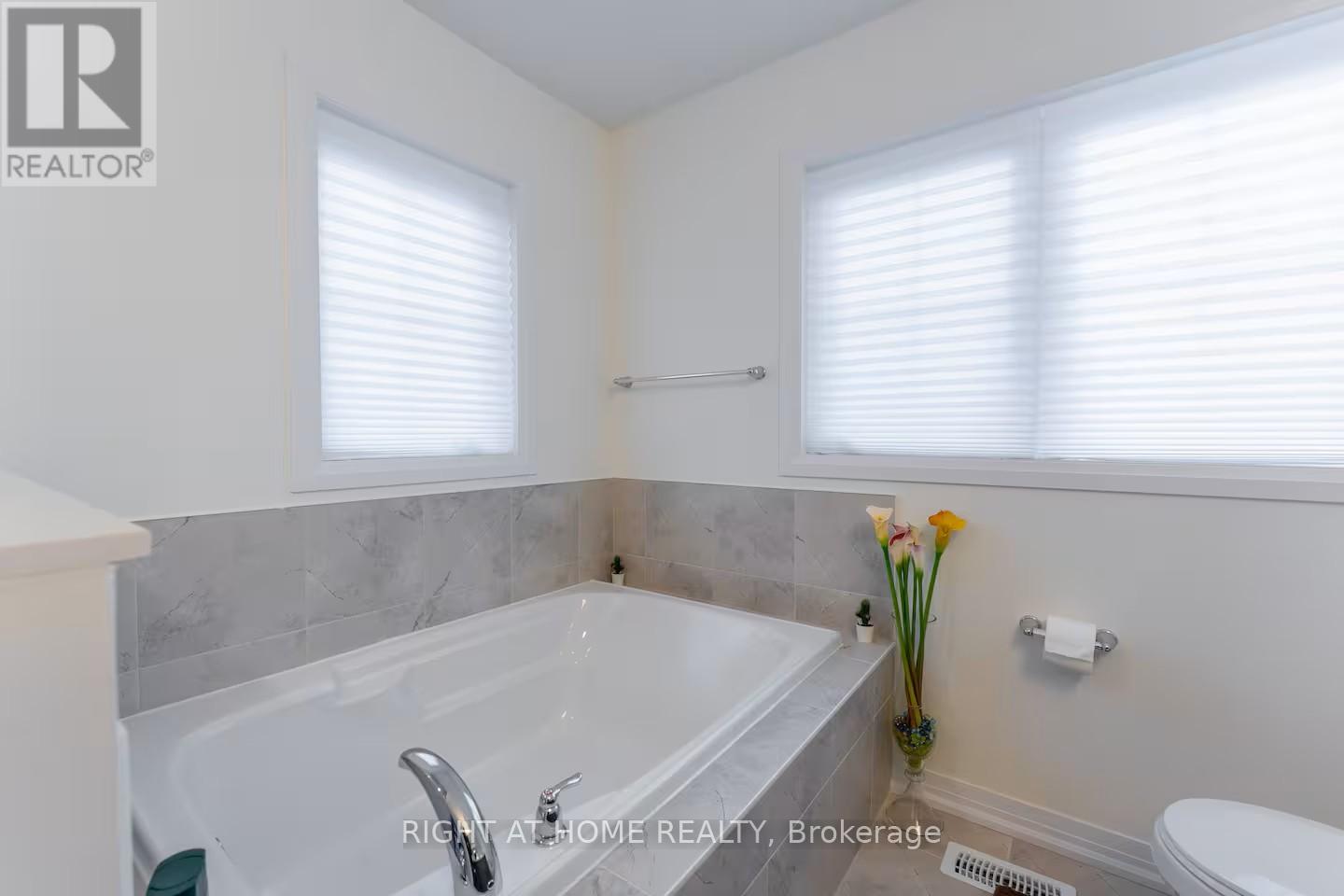 120 Velvet Way, Thorold, Ontario  L2V 0B8 - Photo 27 - X12539504