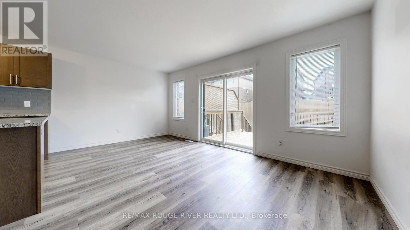 21 Woodedge Circle, Kitchener, Ontario N2R 0P8 - Photo 10 - X12539530