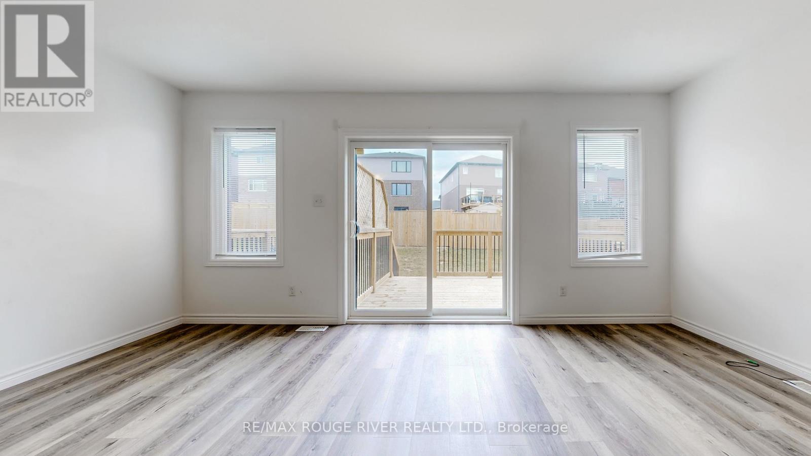 21 Woodedge Circle, Kitchener, Ontario N2R 0P8 - Photo 11 - X12539530