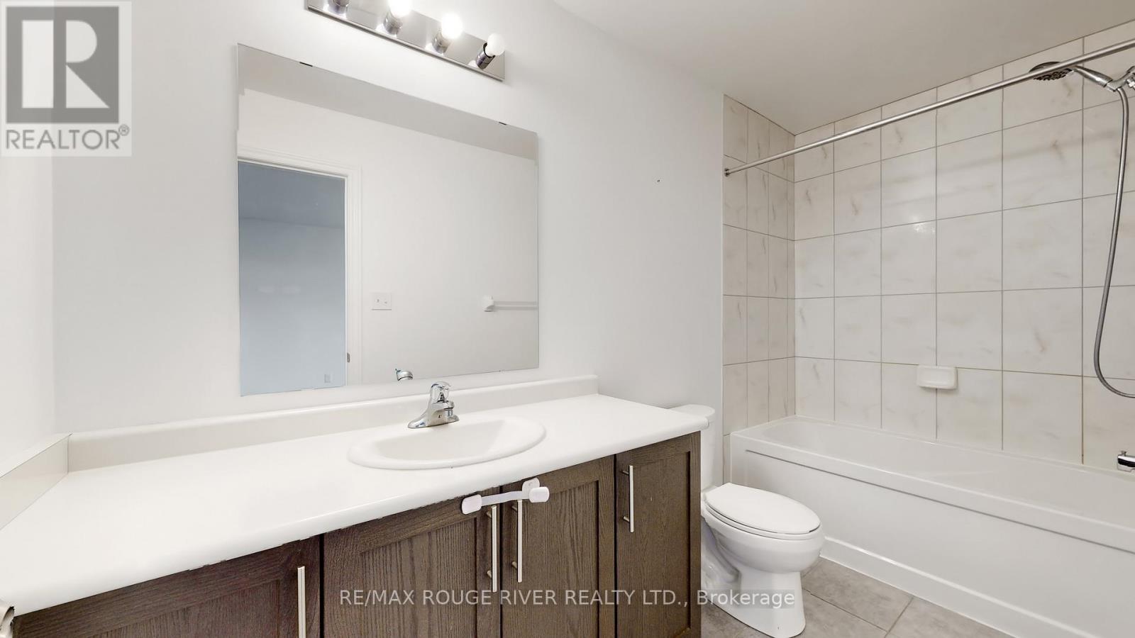 21 Woodedge Circle, Kitchener, Ontario N2R 0P8 - Photo 23 - X12539530