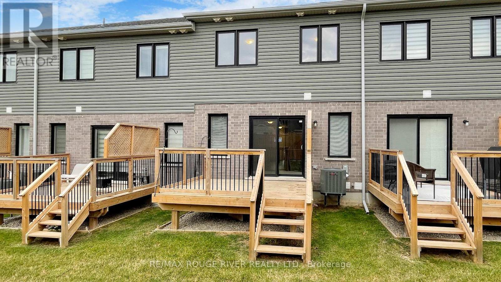 21 Woodedge Circle, Kitchener, Ontario N2R 0P8 - Photo 32 - X12539530