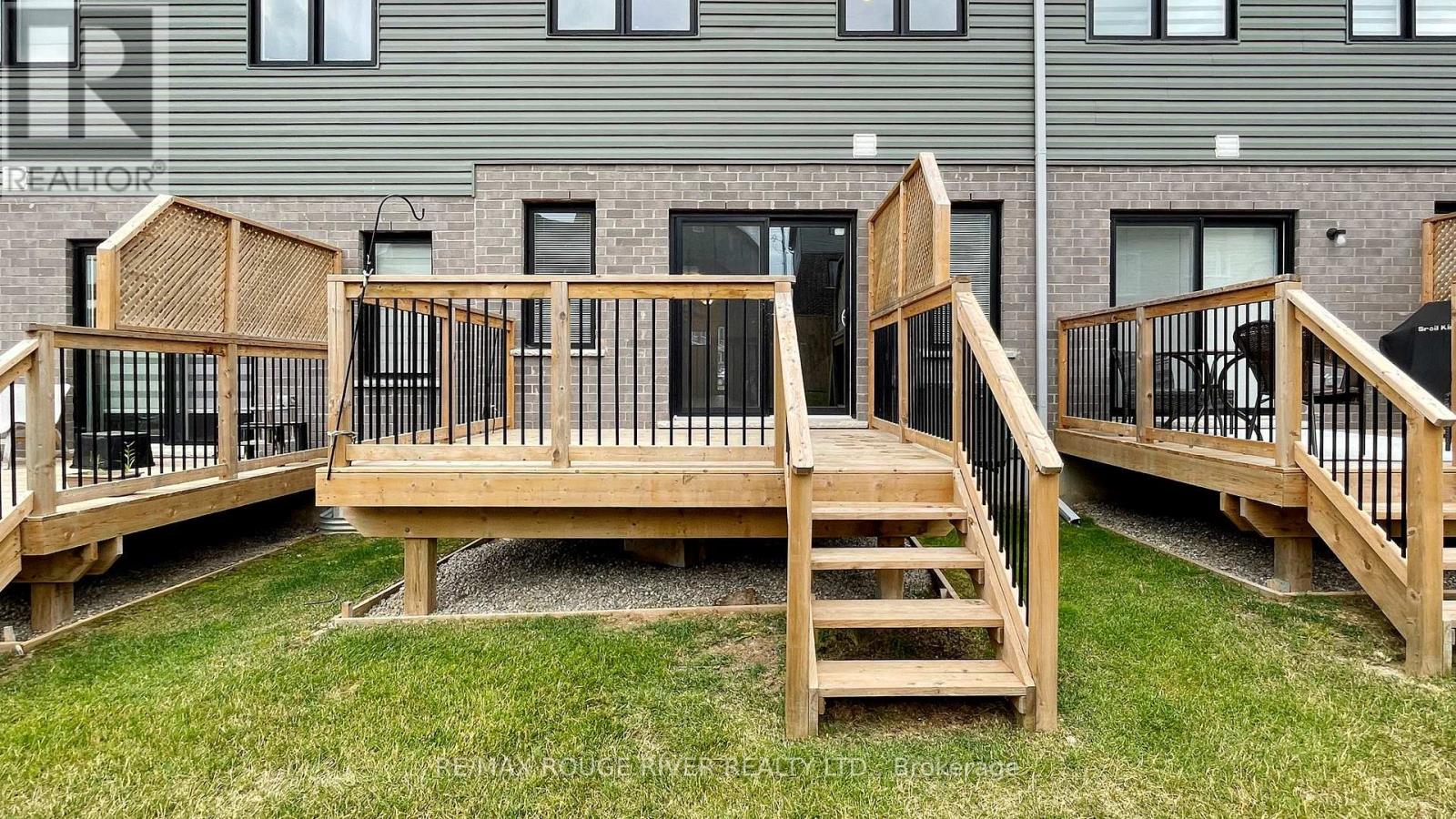 21 Woodedge Circle, Kitchener, Ontario N2R 0P8 - Photo 34 - X12539530