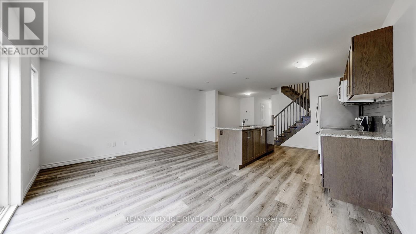 21 Woodedge Circle, Kitchener, Ontario N2R 0P8 - Photo 6 - X12539530