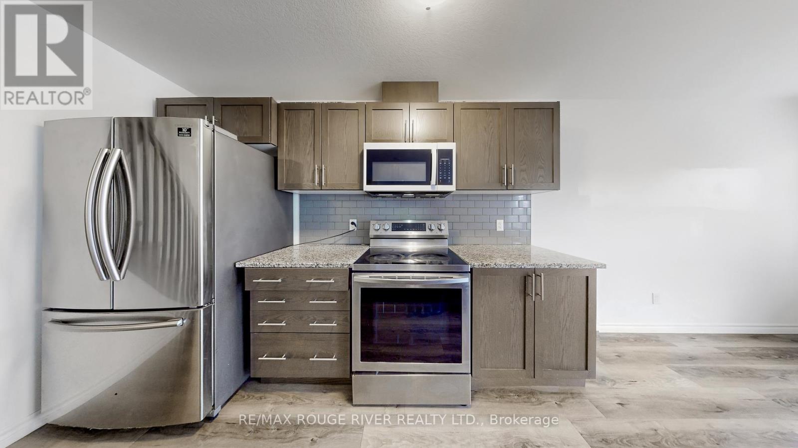 21 Woodedge Circle, Kitchener, Ontario N2R 0P8 - Photo 9 - X12539530