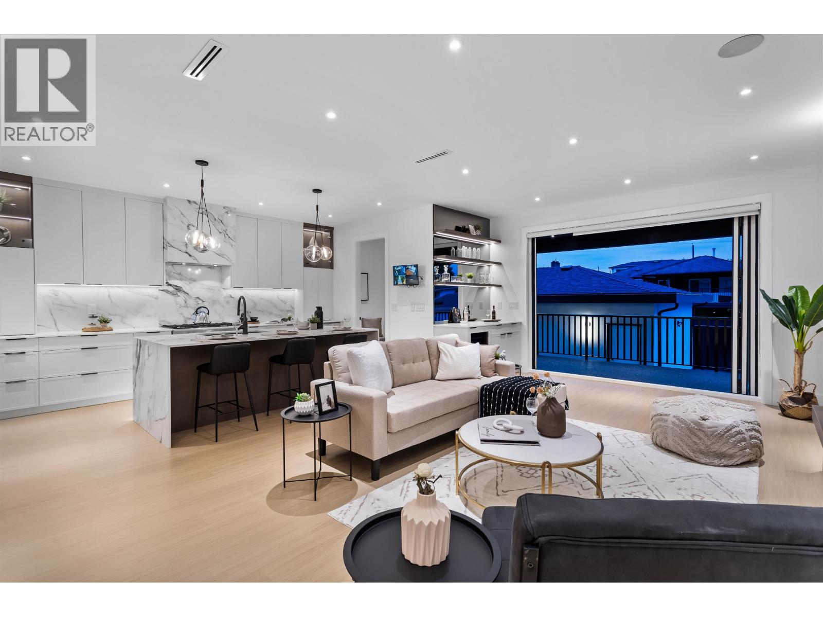 6916 Union Street, Burnaby, British Columbia  V5B 1X5 - Photo 9 - R3067002