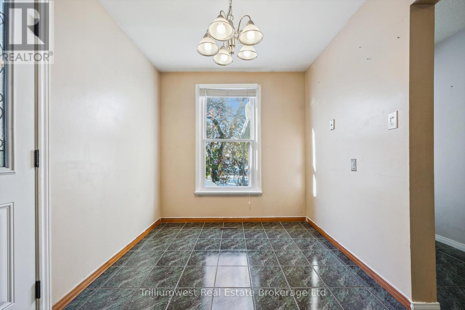 3173 Gwendale Crescent, Mississauga, Ontario  L5A 3B6 - Photo 7 - W12539552