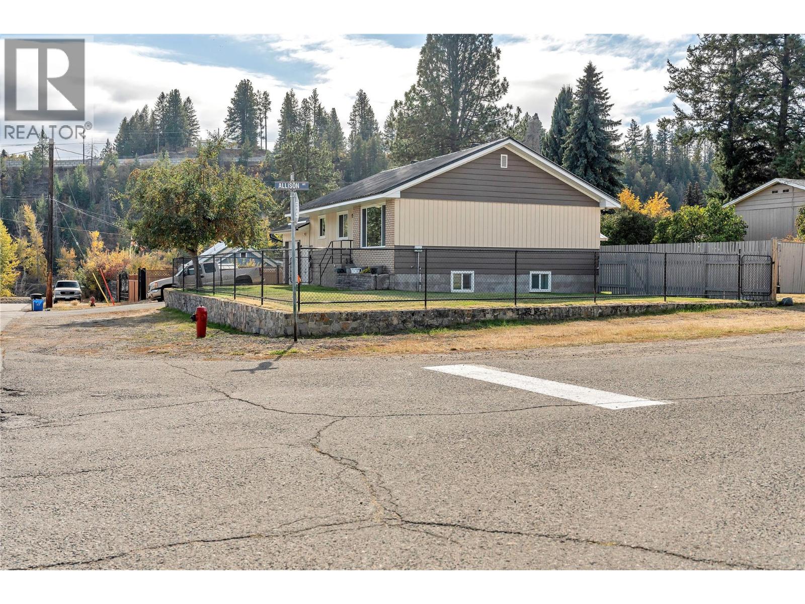 350 Pine Street, Princeton, British Columbia  V0X 1W0 - Photo 3 - 10365299