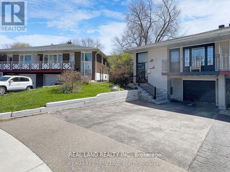 26 GREYHOUND DRIVE E, Toronto, Ontario